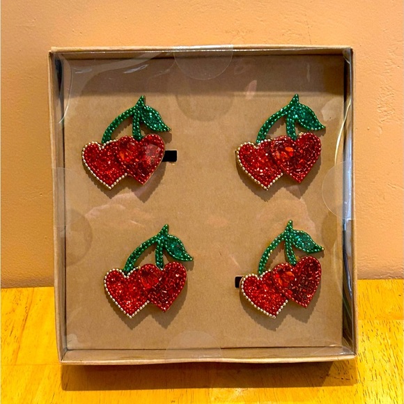 TAHARI Home Set Of 4 Cherry Heart Napkin Rings. Brand New In Box. - Picture 1 of 4